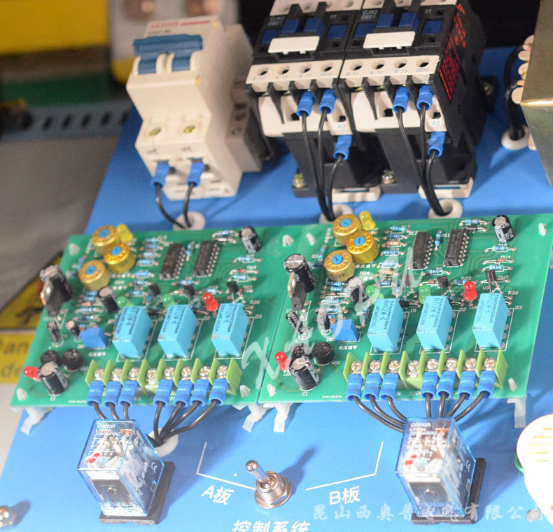 SBW-600KVA三相全自動(dòng)補償式大功率電力柱式穩壓器柜